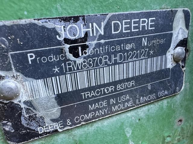 Image of John Deere 8370R equipment image 1