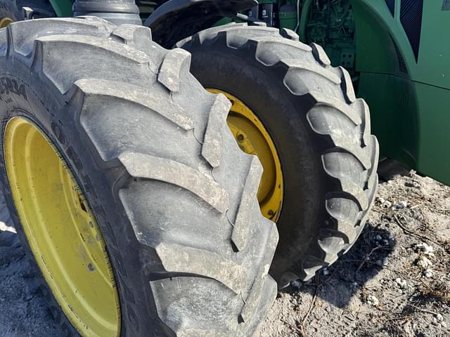 Image of John Deere 8370R equipment image 2