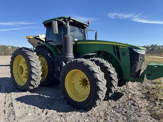 Image of John Deere 8370R equipment image 1