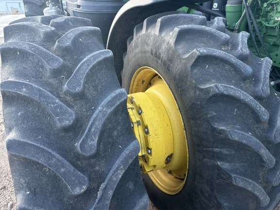Image of John Deere 8370R equipment image 2