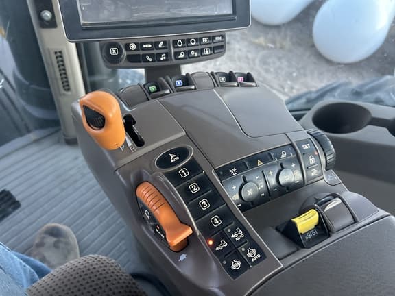 Image of John Deere 8370R equipment image 3