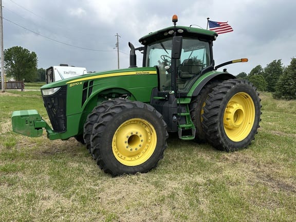 2017 John Deere 8370R Equipment Image0