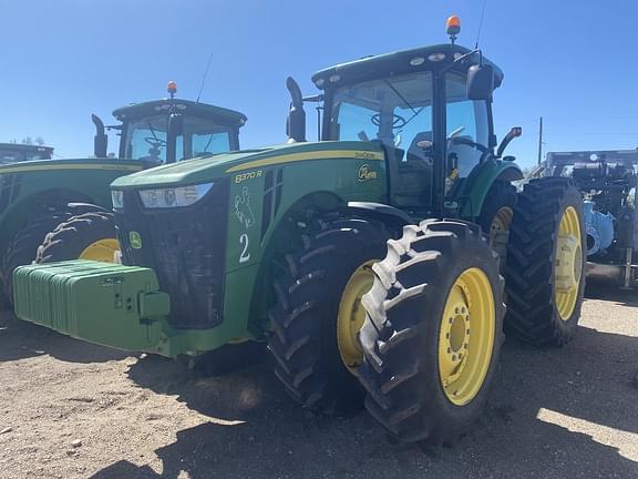 Image of John Deere 8370R equipment image 1