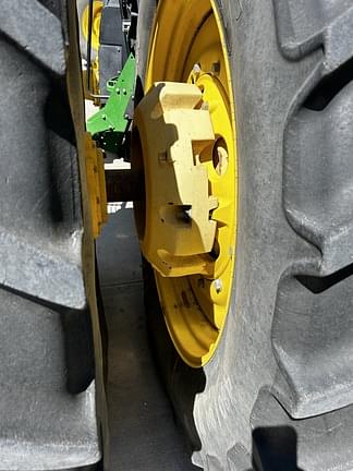 Image of John Deere 8370R equipment image 4