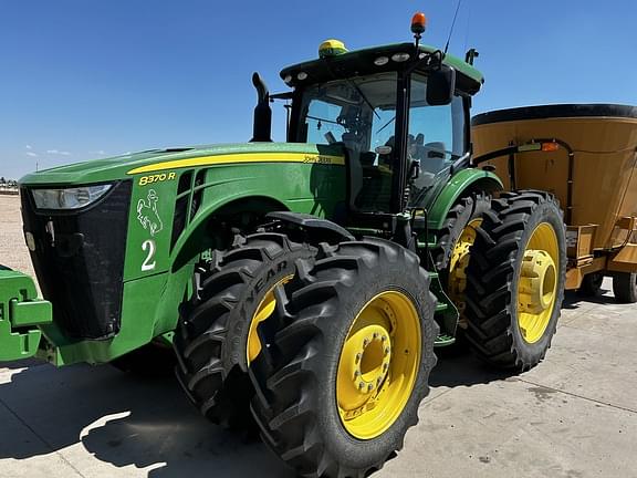 Image of John Deere 8370R equipment image 2