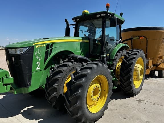 Image of John Deere 8370R equipment image 3