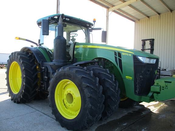 Image of John Deere 8370R equipment image 1