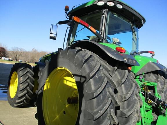 Image of John Deere 8370R equipment image 4