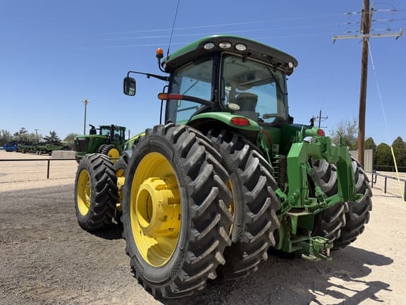Image of John Deere 8370R equipment image 2