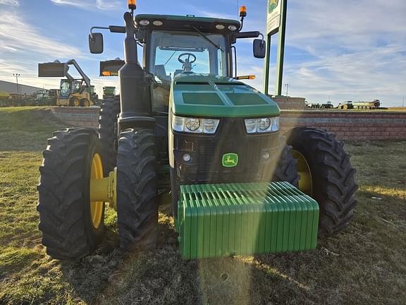 Image of John Deere 8370R equipment image 2