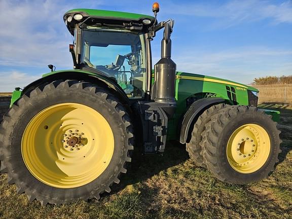 Image of John Deere 8370R equipment image 4