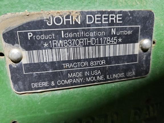 Image of John Deere 8370R equipment image 4