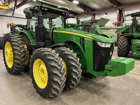 Image of John Deere 8370R equipment image 2