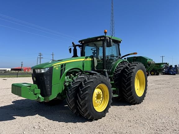 Image of John Deere 8370R equipment image 1