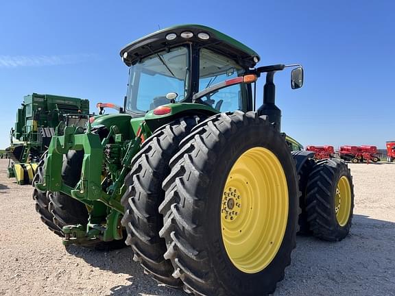 Image of John Deere 8370R equipment image 4