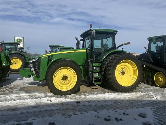 Image of John Deere 8370R equipment image 1