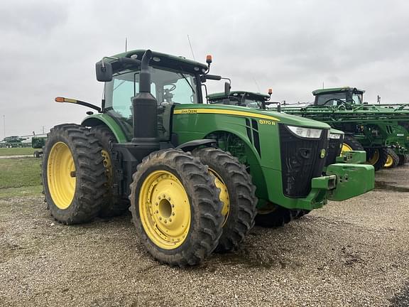 Image of John Deere 8370R equipment image 1