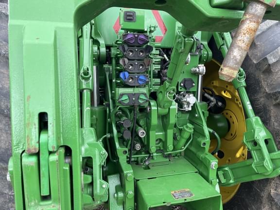 Image of John Deere 8370R equipment image 4
