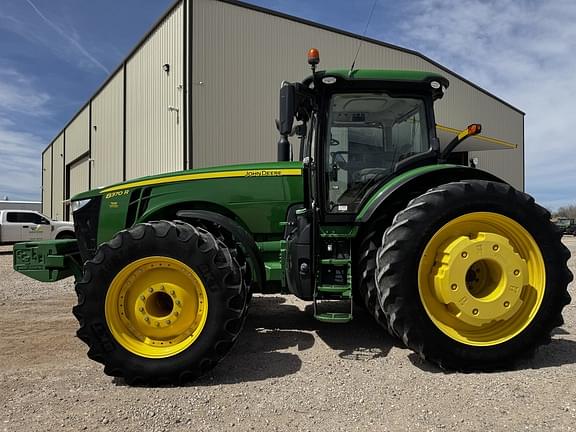 Image of John Deere 8370R equipment image 1
