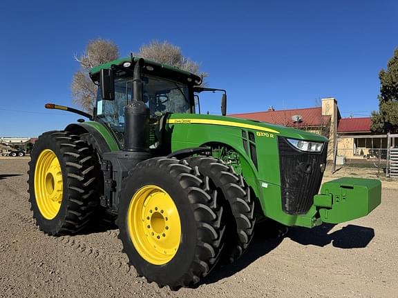 Image of John Deere 8370R equipment image 1