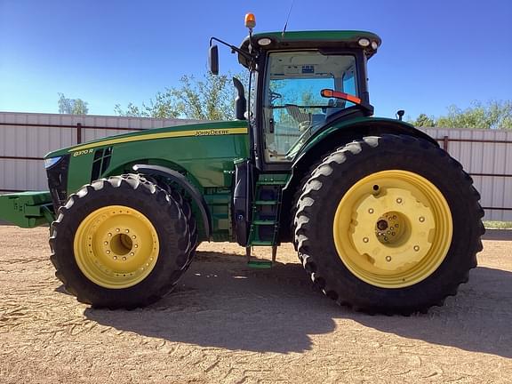 Image of John Deere 8370R equipment image 1