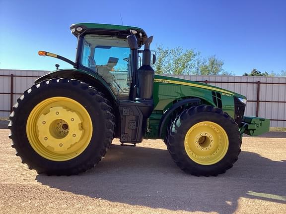 Image of John Deere 8370R equipment image 4