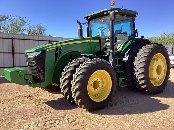 Image of John Deere 8370R equipment image 2