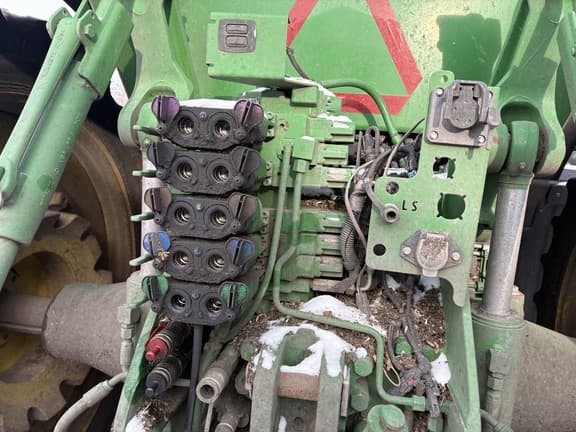 Image of John Deere 8370R equipment image 4