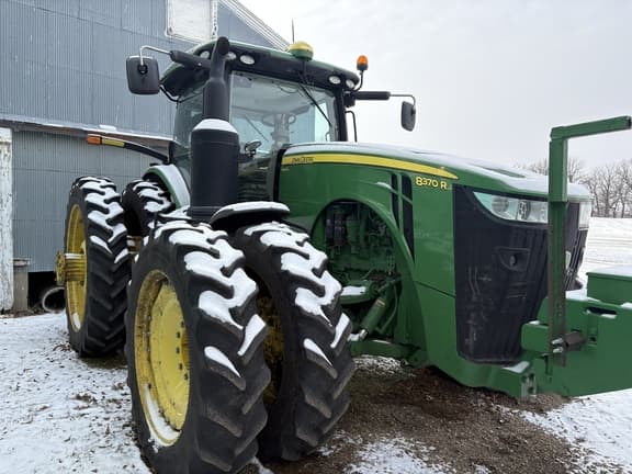 Image of John Deere 8370R equipment image 4