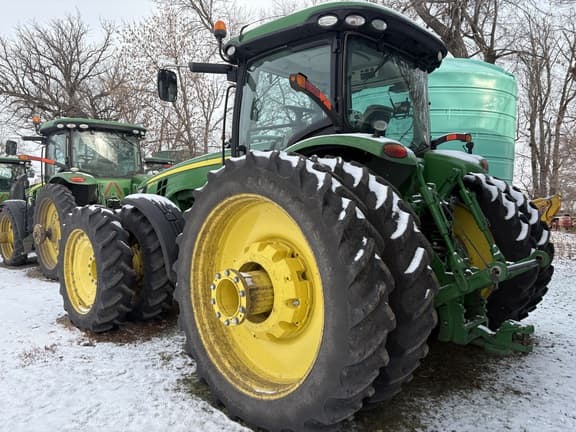 Image of John Deere 8370R equipment image 1
