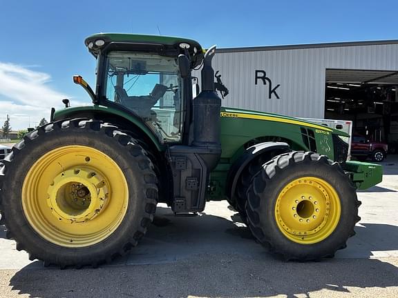 Image of John Deere 8370R equipment image 1