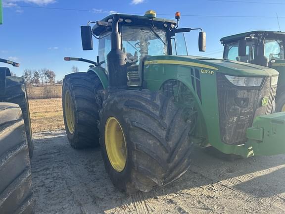 Image of John Deere 8370R equipment image 3