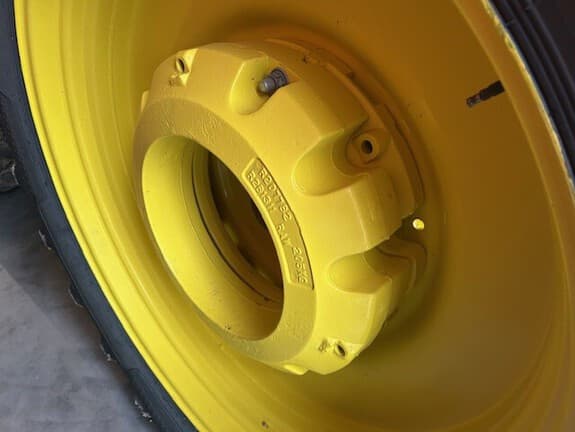 Image of John Deere 8370R equipment image 4