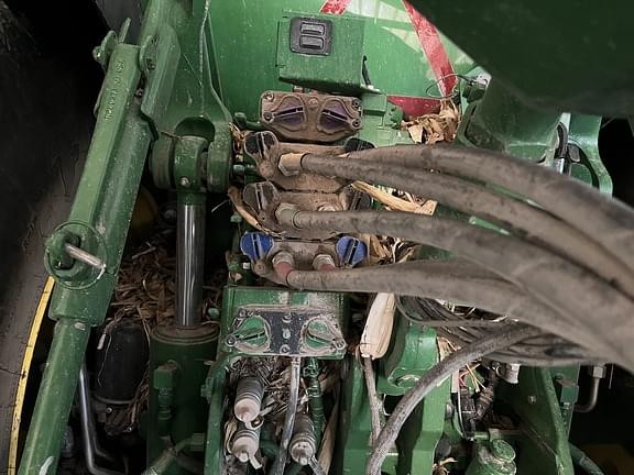 Image of John Deere 8370R equipment image 4