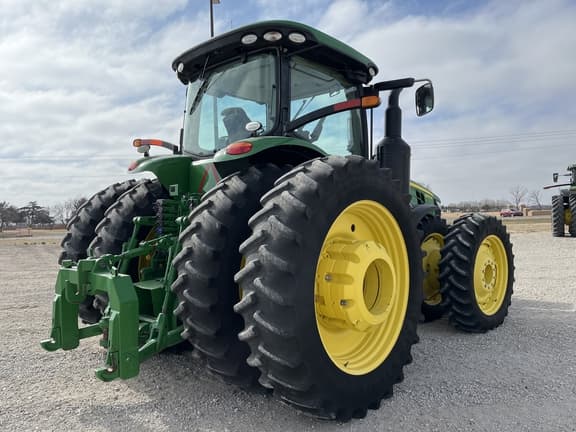 Image of John Deere 8370R equipment image 3