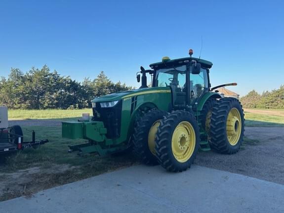 Image of John Deere 8370R equipment image 2