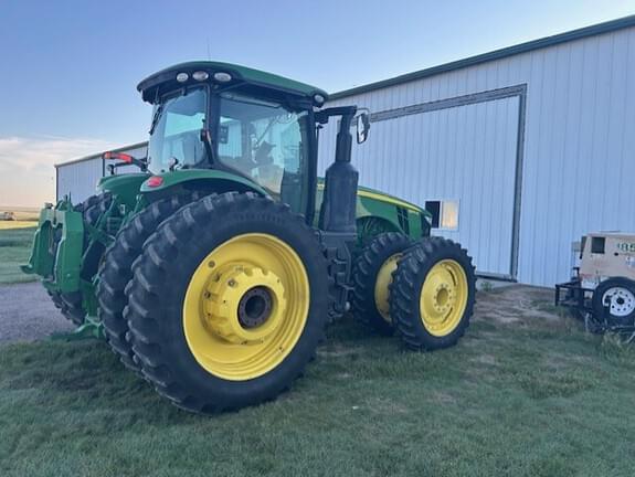 Image of John Deere 8370R equipment image 4
