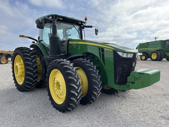 Image of John Deere 8370R equipment image 2