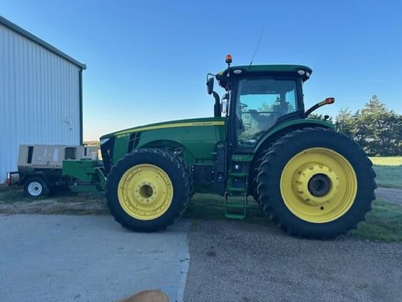 Image of John Deere 8370R equipment image 3
