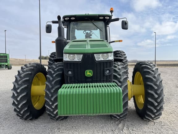Image of John Deere 8370R equipment image 1