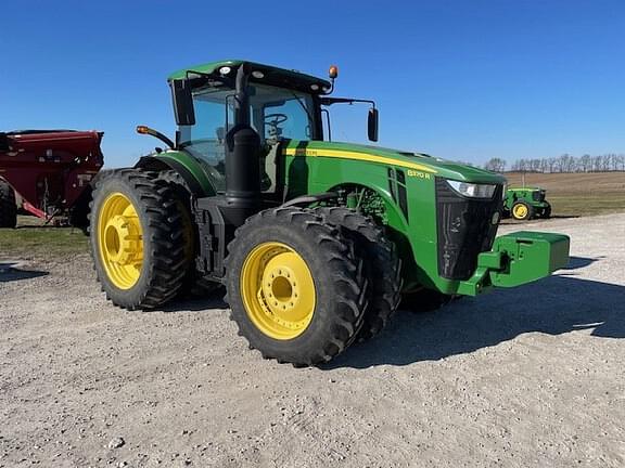 Image of John Deere 8370R equipment image 1