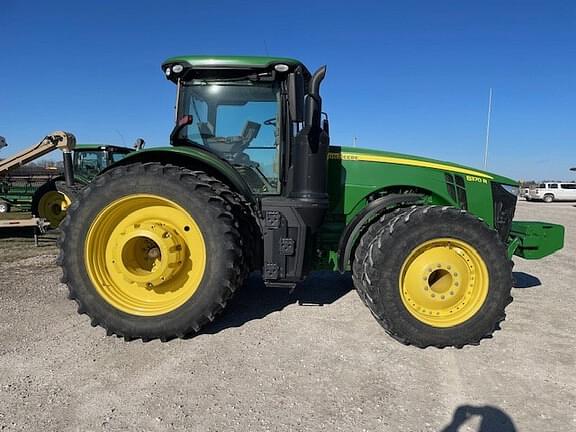 Image of John Deere 8370R equipment image 4