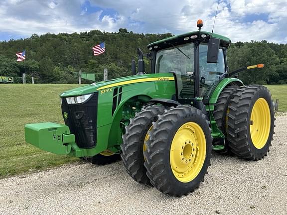 Image of John Deere 8370R equipment image 1