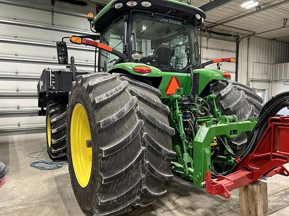 Image of John Deere 8370R equipment image 1