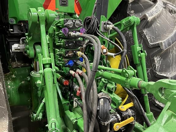 Image of John Deere 8370R equipment image 3
