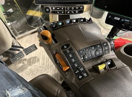 Image of John Deere 8370R equipment image 4