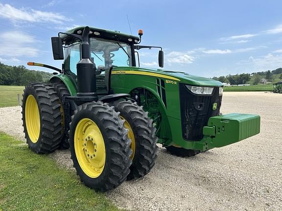Image of John Deere 8370R equipment image 3