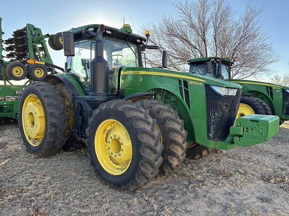 Image of John Deere 8370R equipment image 4