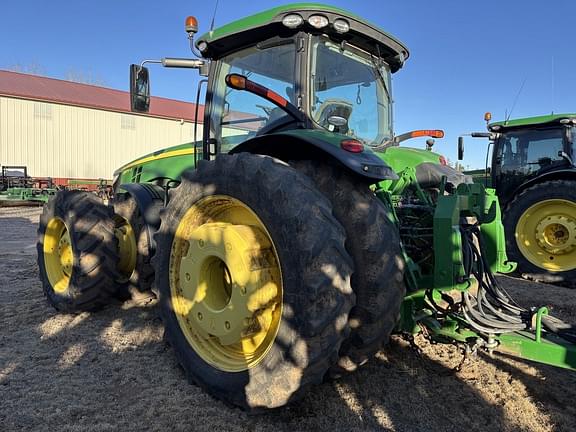 Image of John Deere 8370R equipment image 1