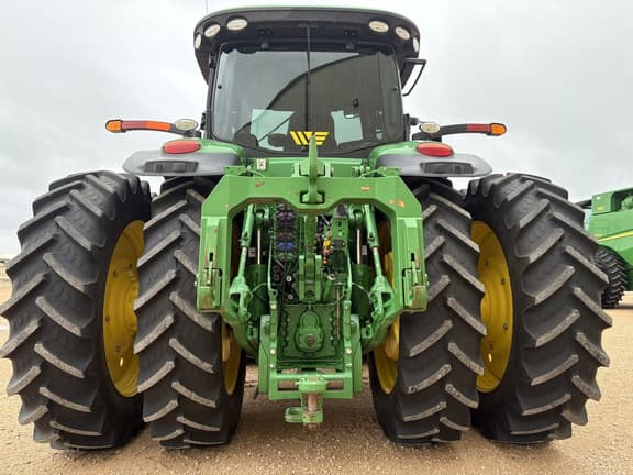 Image of John Deere 8370R equipment image 3